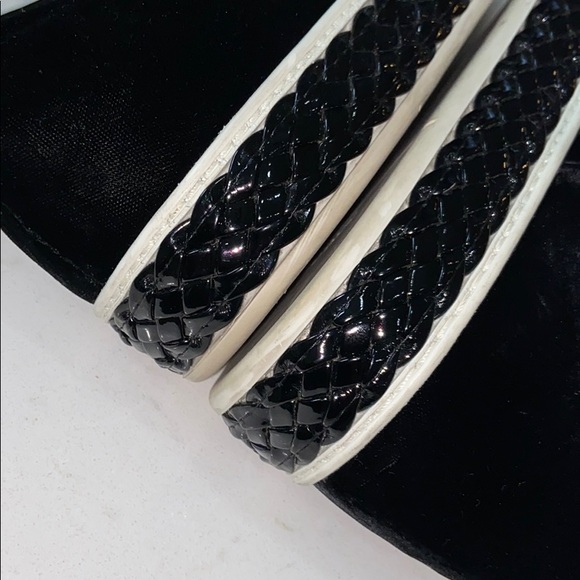 Miu Miu velvet w/patent leather trim - Picture 6 of 8